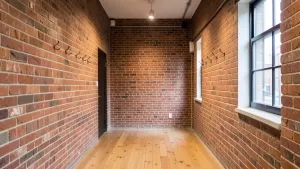 cegła w przedpokoju