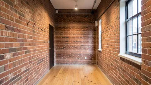 cegła w przedpokoju